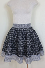 Load image into Gallery viewer, New NWT MAJE Grey Black White Knitted Pleated Bubble Mini Skirt Small 0 1