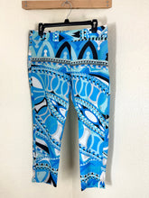 Load image into Gallery viewer, Vintage Emilio Pucci Vivara Print Silk Cropped Pants Trousers Italy Size 40 US 4 6 S M