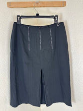 Load image into Gallery viewer, Vintage Chanel 2000 00T Zipper Detail Wool Pencil Skirt Black FR 40 US 7 8 Medium