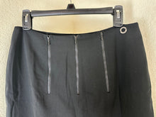 Load image into Gallery viewer, Vintage Chanel 2000 00T Zipper Detail Wool Pencil Skirt Black FR 40 US 7 8 Medium