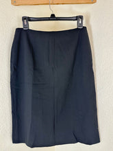 Load image into Gallery viewer, Vintage Chanel 2000 00T Zipper Detail Wool Pencil Skirt Black FR 40 US 7 8 Medium