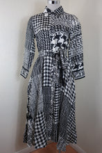 Load image into Gallery viewer, CAROLINA HERRERA Black White Silk Long Sleeve Wrap Maxi Button Up Dress Small 0 2 4
