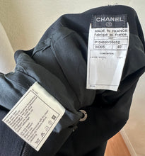 Load image into Gallery viewer, Vintage Chanel 2000 00T Zipper Detail Wool Pencil Skirt Black FR 40 US 7 8 Medium
