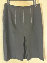 Load image into Gallery viewer, Vintage Chanel 2000 00T Zipper Detail Wool Pencil Skirt Black FR 40 US 7 8 Medium
