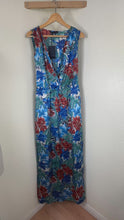 Load and play video in Gallery viewer, NWT Tru Trussardi Tropical Floral Maxi Dress pockets Italian 40 US 4 Small

