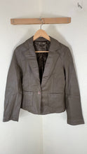 Load and play video in Gallery viewer, A.T Atsuro Tayama Leather Blazer Jacket Womens 38 Taupe Gray Genuine Sheepskin xs Small 0 2 4
