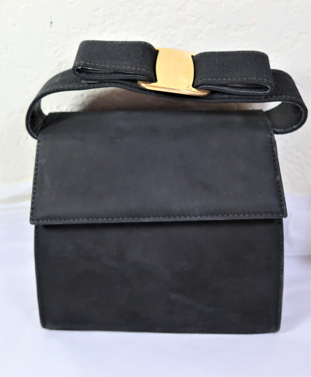 Vintage Salvatore FERRAGAMO Black Smooth Leather Small Party Hand Bag Classic Ferragamo