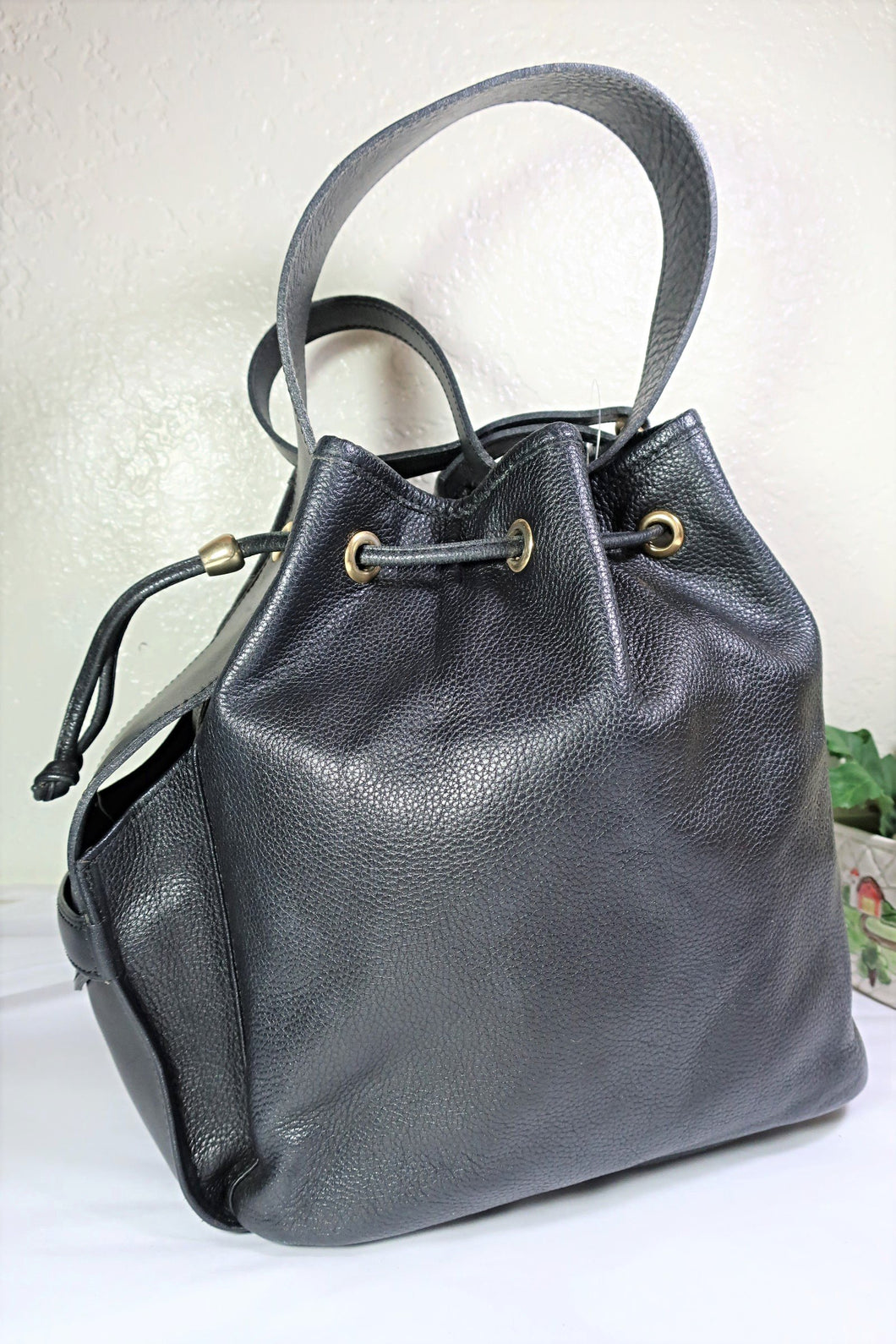 Vintage LONGCHAMP Black Leather Bucket Drawtop Leather Bag