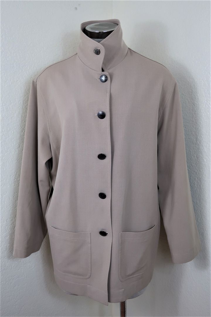 CHANEL Wool Beige Short Coat Minimalist Top Jacket Blazer Medium 42 6 7 8