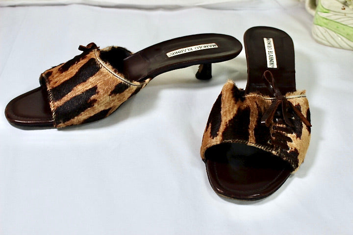 MANOLO BLAHNIK Sandals Pony Hair Animal Print Size 39 pre-owned, made in Italy
