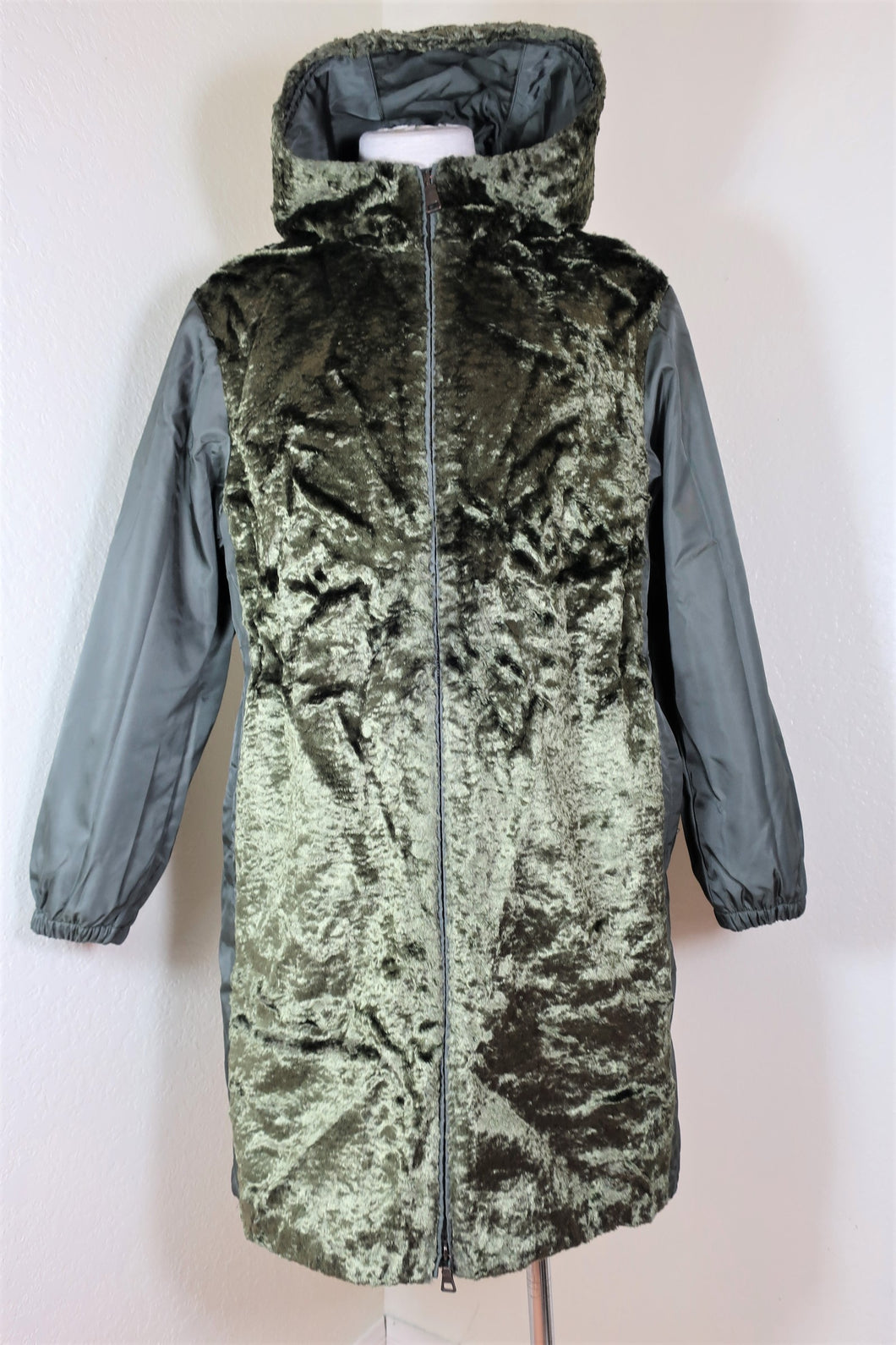 PRADA Nylon Glossy Puffy Thick Hooded Coat Jacket Sz 38 7 8