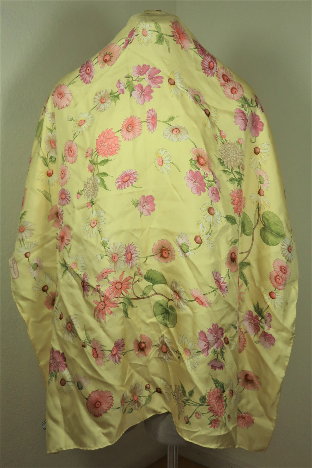 Salvatore FERRAGAMO Yellow Pink Floral Foliage Silk Scarf Large 33 x 34