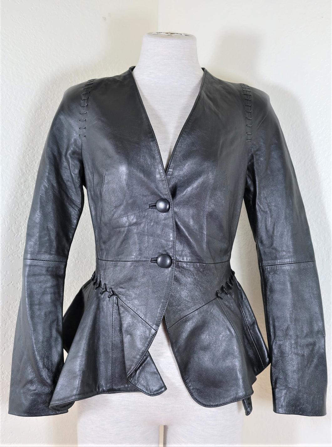 ALEXANDER MC QUEEN Black Lambskin Leather Cropped Long Sleeve Jacket Small S 36 2 3 4