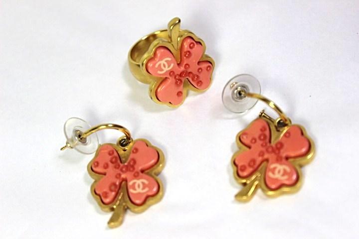 Vintage CHANEL Pink Peach Clover CC Earrings Earring & Ring Set Costume Jewelries France